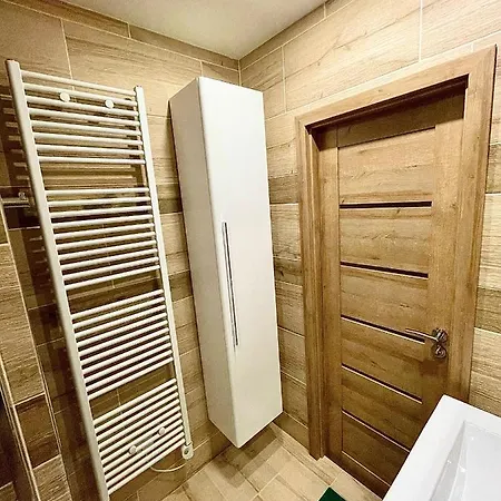 Modern & Sunny Studio Apartment *